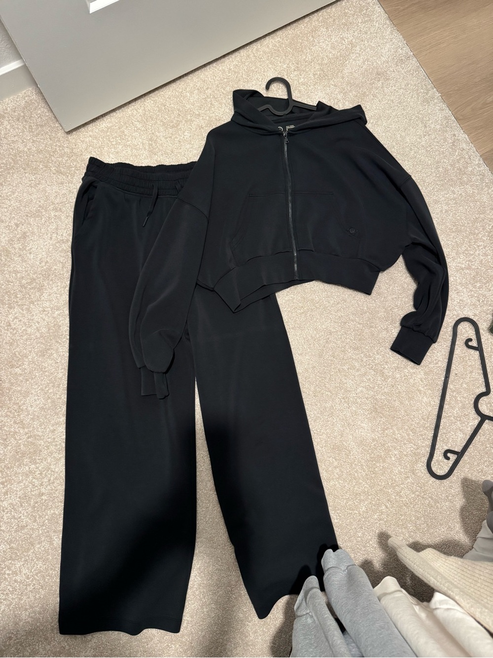 Hollister Gilly Hicks Wide-Leg Sweatpants & Cropped Zip Hoodie Set